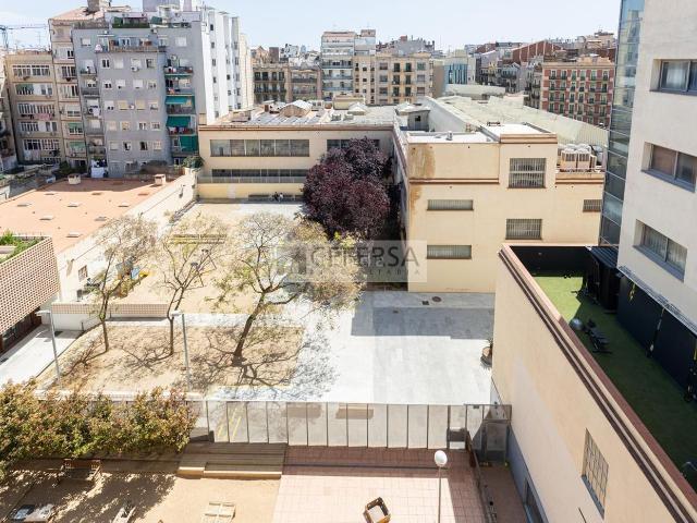 Piso en venta en Barcelona, Sagrada Família. Exclusivo piso alto y luminoso con amplia terraza en el emblemático barrio de la Sagrada Familia. Pisos.
