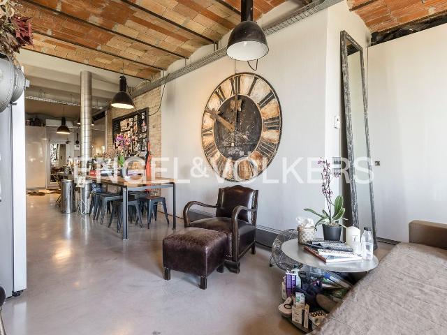 Piso en venta en Barcelona, Sagrada Família. Lujoso apartamento con balcón y vistas a la Sagrada Familia. Pisos.