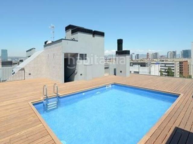 Piso en venta en Barcelona, Sagrada Família. Modernidad con piscina sobre el cielo de Barcelona. Pisos.