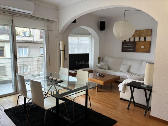 Piso en venta en Barcelona, Sagrada Família. Semi reformado!. Pisos.