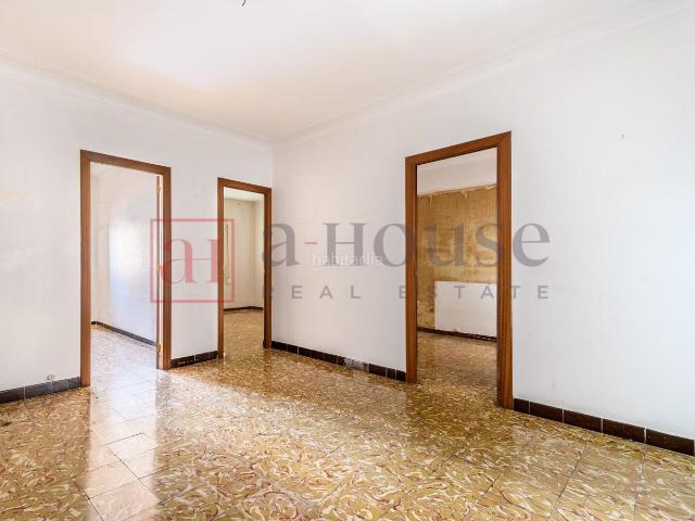 Piso en venta en Barcelona, Sagrada Família. PISO A REFORMAR EN CALLE CORSEGA. Pisos.