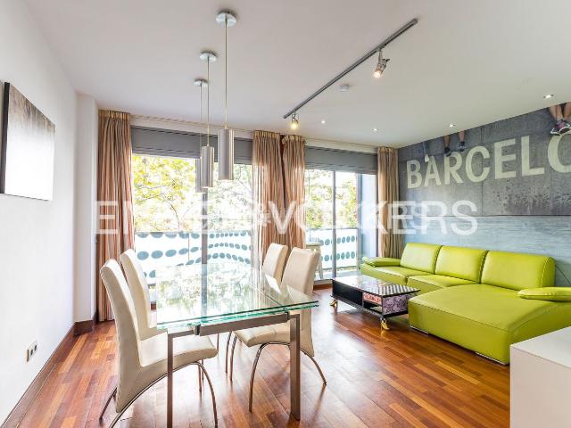 Piso en venta en Barcelona, Sagrada Família. Piso alto y luminoso con balcón grande en Eixample. Pisos.