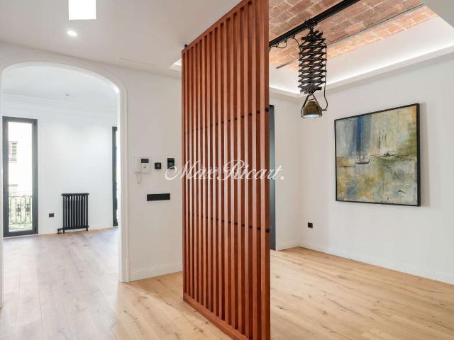 Piso en venta en Barcelona, Sagrada Família. Piso con elementos modernistas 150m. Pisos.