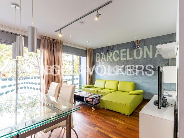 Piso en venta en Barcelona, Sagrada Família. Piso de tres habitaciones y terraza en Eixample. Pisos.