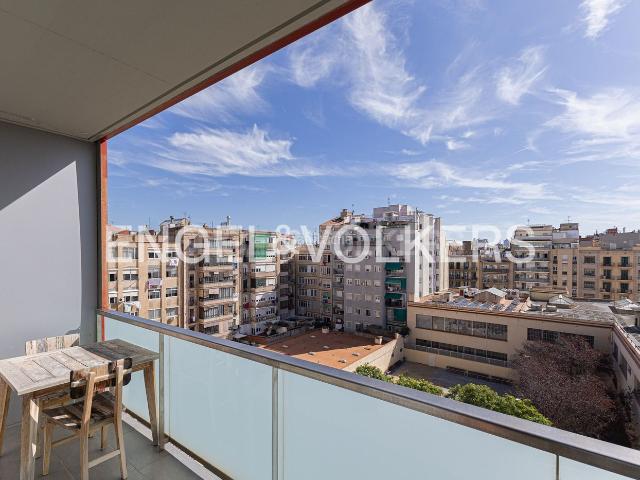 Piso en venta en Barcelona, Sagrada Família. Piso de tres habitaciones y terraza en Eixample. Pisos.