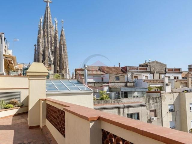 Piso en venta en Barcelona, Sagrada Família. PISO ELEGANTE AMPLIO TOTALMENTE REFORMADO EXTERIOR MUY LUMINOSO. Pisos.