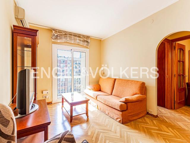 Piso en venta en Barcelona, Sagrada Família. Piso familiar de tres habitaciones en Sagrada Família. Pisos.