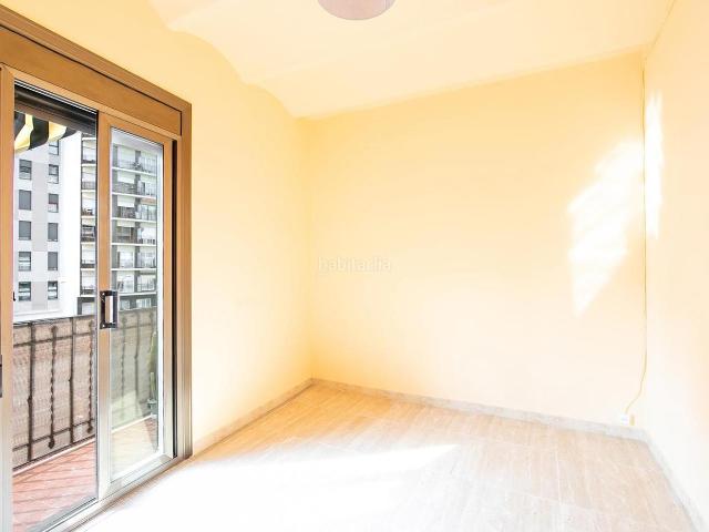 Piso en venta en Barcelona, Sagrada Família. Piso luminoso 2 habitaciones con ascensor. Pisos.