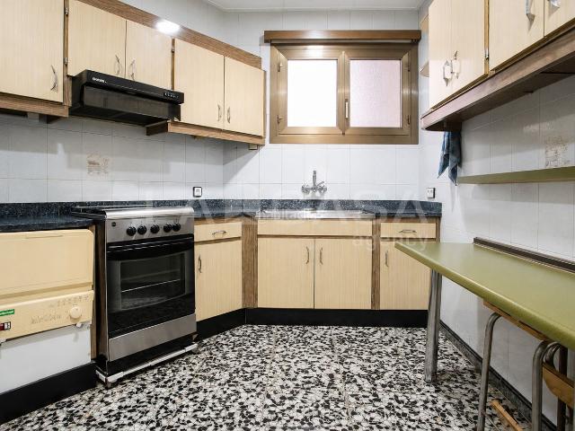 Piso en venta en Barcelona, Sagrada Família. TRES HABITACIONES. Pisos.