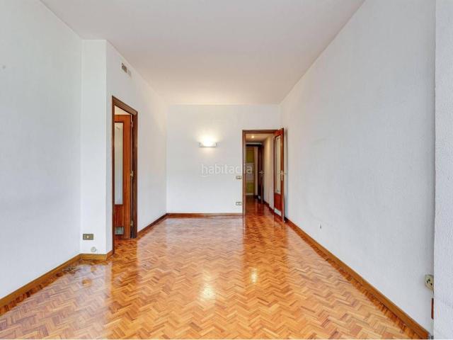 Piso en venta en Barcelona, Sagrada Família. Venta de piso exterior de 3 habitaciones en La Sagrada Família, Barcelona Capital. Pisos.