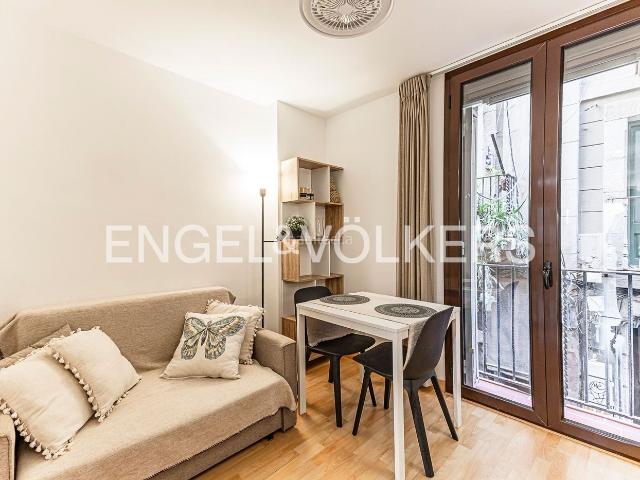 Piso en venta en Barcelona, St. Pere Sta. Caterina El Born. Apartamento Moderno de 1 Dormitorio con Balcón. Pisos.