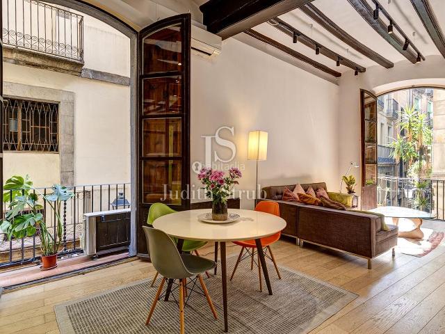 Piso en venta en Barcelona, St. Pere Sta. Caterina El Born. Elegante apartamento en el Borne. Todo exterior. Pisos.