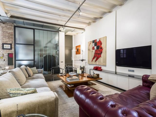Piso en venta en Barcelona, St. Pere Sta. Caterina El Born. En venta loft de dos dormitorios en excelentes condiciones en Barcelona. Pisos.