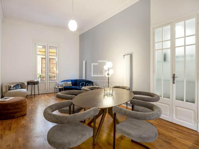 Piso en venta en Barcelona, St. Pere Sta. Caterina El Born. Espectacular piso de diseño en venta con tres dormitorios, dos baños y dos patios en El Born, Barcelona. Pisos.