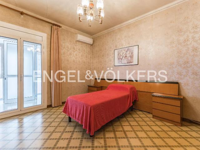 Piso en venta en Barcelona, St. Pere Sta. Caterina El Born. Piso amplio con terraza en el Passeig Lluís Companys. Pisos.