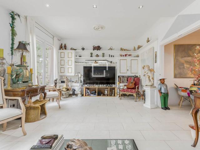 Piso en venta en Barcelona, St. Pere Sta. Caterina El Born. Piso de 4 dormitorios con 43m terraza en venta en El Born, Barcelona. Pisos.