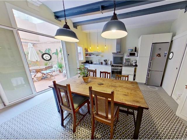 Piso en venta en Barcelona, St. Pere Sta. Caterina El Born. PISO EN VENTA CON PATIO PRIVADO. Pisos.