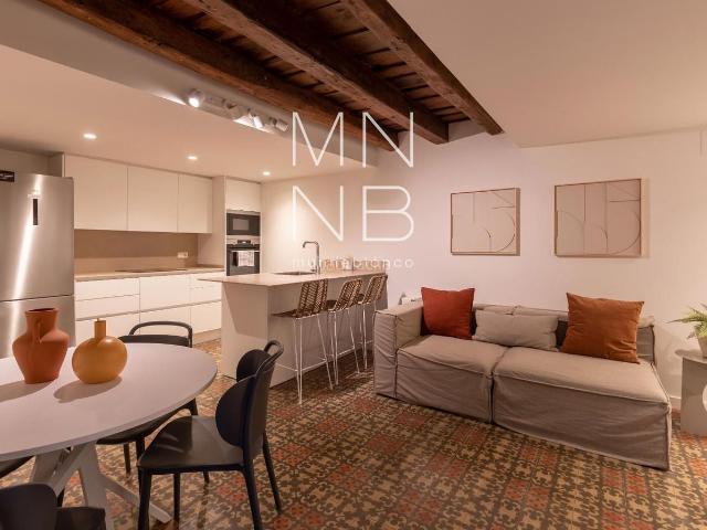 Piso en venta en Barcelona, St. Pere Sta. Caterina El Born. Rentabilidad neta 5,32. Piso totalmente reformado, situado en una finca señorial de 1854. Ubicado en el icónico barrio del Born, a.