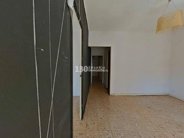 Piso en venta en Barcelona, St. Pere Sta. Caterina El Born. Venta de piso de 3 habitaciones en Sant PereSanta CaterinaLa Ribera, Barcelona. Pisos.