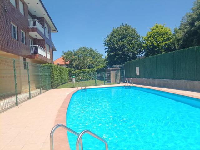 Piso en venta en Bareyo, Ajo. Coqueto piso de 3 habitaciones en Ajo, en urbanización con piscina. Todos los servicios a un paso. Pisos.