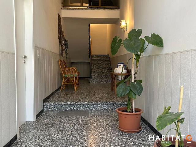 Piso en venta en plaza Ramon Folch, Bellpuig, de 285 m² 4 habitaciones por 160.000