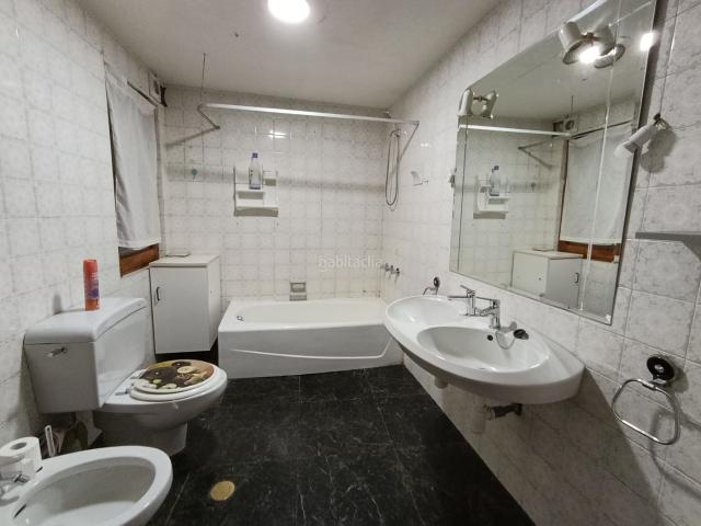 Piso en venta en Benavente. Vivienda toda exterior y muy soleada. Pisos.