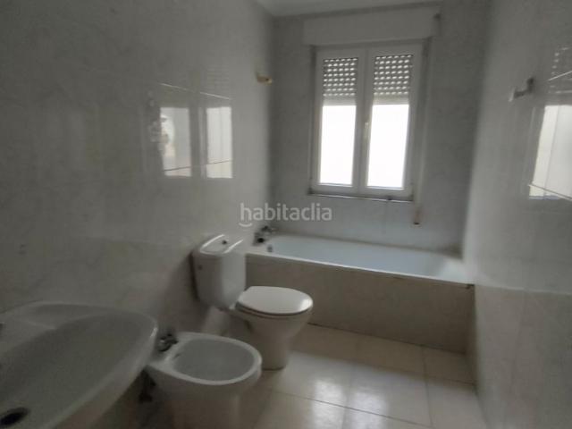 Piso en venta en Benavente. Vivienda muy soleada, en el centro de Benavente. Pisos.
