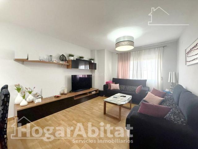 Piso en venta en Benaguasil. MUY AMPLIO CON GARAJE Y TRASTERO CERCA DEL METRO. Pisos.
