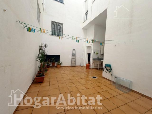 Piso en venta en Benaguasil. SEMIREFORMADO CON PATIO Y GARAJE. Pisos.