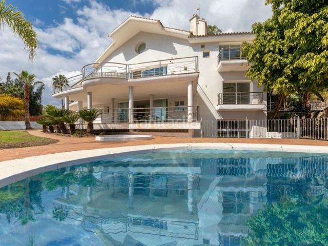 Piso en venta en Benahavís, Los Arqueros Puerto del Almendro. Casa en venta en calle Los Almendro, Urb Torrecilla y Estoril. Pisos.