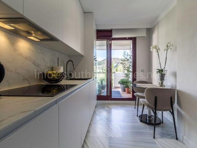 Piso en Venta en Benahavís, Málaga