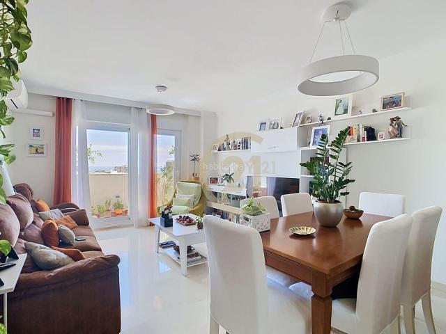 Apartamento en venta en Benalmádena, Arroyo de la Miel. Ático Dúplex con vistas panoramicas al mar en centro de Arroyo de la Miel, Benalmádena. Apartamentos.