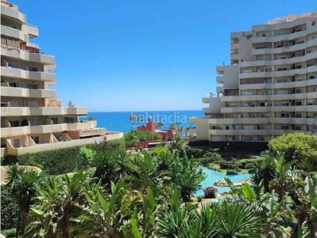 Piso en venta en Benalmádena, Centro. APARTAMENTO MoDERNO CON TERRAZA Y VISTA AL MAR EN PRIMERA LÍNEA DE PLAYA BENALMÁDENA COSTA. Pisos.