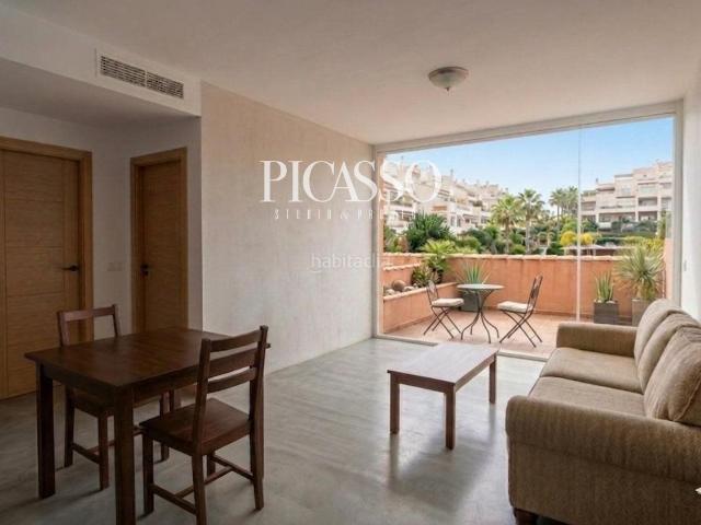 Piso en venta en Benalmádena, Santangelo. Piso luminoso con vistas a piscina y montaña en urbanización privada. Pisos.