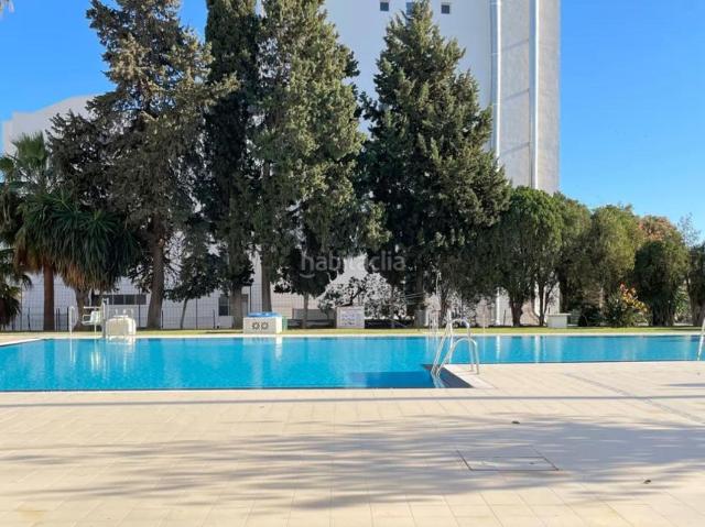 Piso en venta en Benalmádena, Solymar. Vivienda con gran potencial, piscina y excelente ubicación cerca del mar. Pisos.