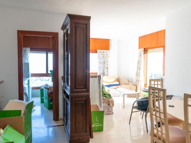 Piso en venta en Benalmádena, Torremuelle. Apartamento con terraza, piscina y amplias vistas al mar. Pisos.