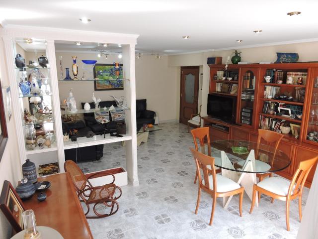 Piso en venta en Benicalap de 3 habitaciones y balcón