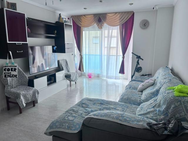 Piso en venta en Benicarló, Pueblo. BUSCAS UNA VIVIENDA LISTA PARA ENTRAR A VIVIR, AMPLIA Y EN UNA ZONA TRANQUILA?. Pisos.
