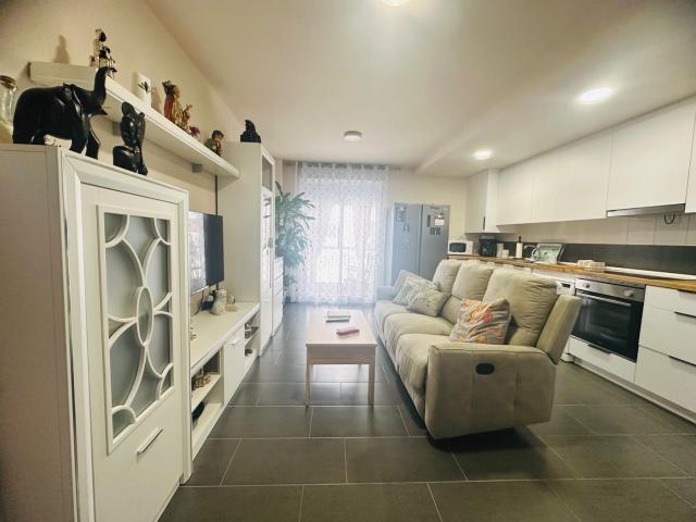 Piso en venta en Benicarló, Pueblo. Encantador piso para entrar a vivir en Benicarló. Pisos.