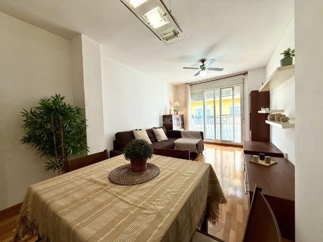 Piso en venta en Benicasim Benicàssim, Pueblo. Piso con espacio y luz en Benicàssim 3 dormitorios dobles, parquet y balcones. parking y trastero. Pisos Benicasim.