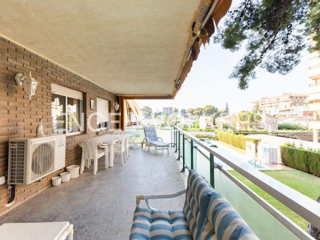Piso en venta en Benicasim Benicàssim, Voramar. APARTAMENTO 4 DORMITORIOS Y PISCINA EN ALMADRABA. Pisos Benicasim.