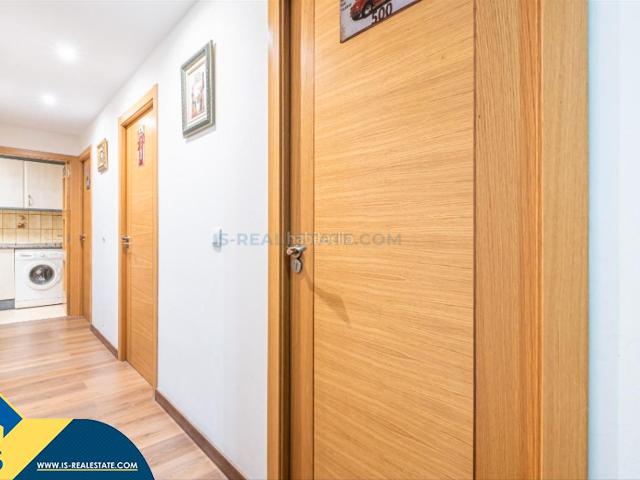 Piso en venta en Benidorm, Casco Antiguo Puerto. Apartamento con terraza, en la provincia de Alicante, en la ciudad de Benidorm. 5 habitaciones 79 m² A 100 metros del mar. Pisos.