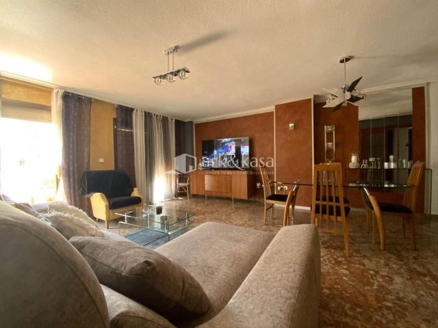 Piso en venta en Benidorm, Centro Urbano. Piso en venta junto a la playa de Poniente en zona residencial con vistas al mar. Pisos.