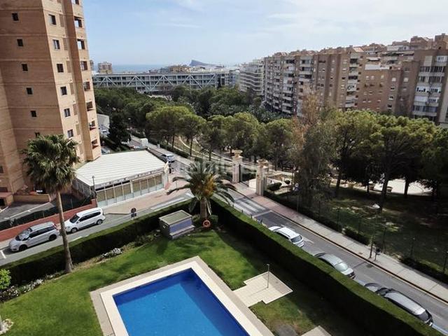 Piso en venta en Benidorm, Juzgados Plaza de Toros. Amplia vivienda familiar en el corazón de Benidorm con dos plazas de garaje incluidas. Pisos.
