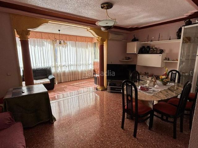 Piso en venta en Benidorm, Juzgados Plaza de Toros. ltpgtSe vende luminoso piso en una zona tranquila y muy bien comunicada de Benidorm, ideal tanto para vivir como para invertir.amp. Pisos.