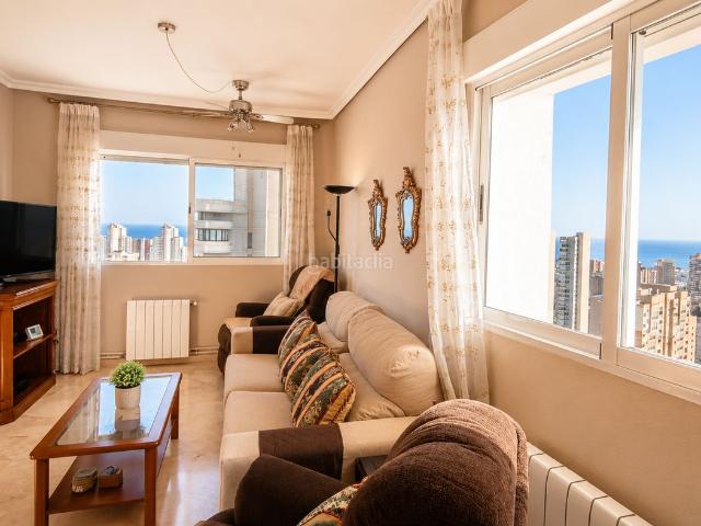 Piso en venta en Benidorm, Juzgados Plaza de Toros. Luminoso piso con vistas panorámicas, garaje, piscina y ubicación privilegiada en Benidorm. Pisos.