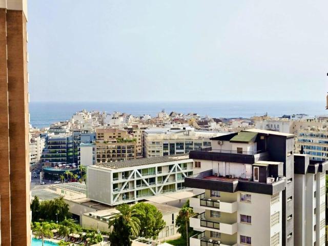 Piso en venta en Benidorm, Juzgados Plaza de Toros. PISO REFORMADO CON VISTAS AL MAR Y PISCINA A 500 METROS DE LA PLAYA DE LEVANTE. Pisos.