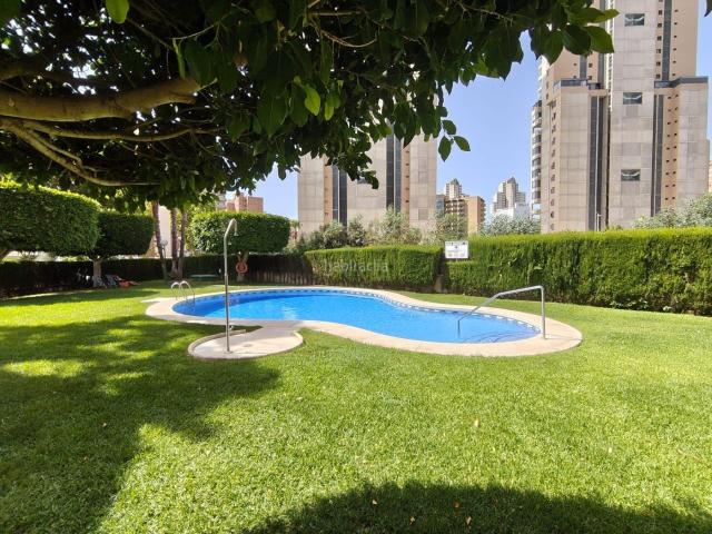 Piso en venta en Benidorm, Levante Alto. Piso con 2 dormitorios y vistas al mar y Benidorm en zona Levante. Pisos.