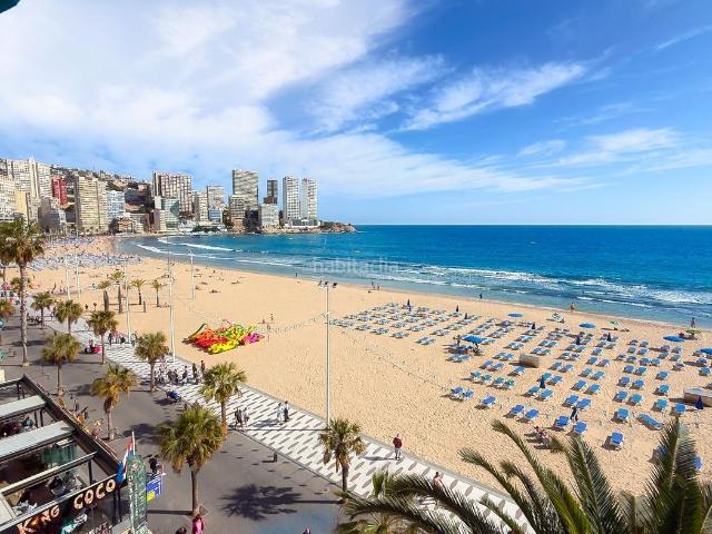 Piso en venta en Benidorm, Playa Levante. Apartamento en primera línea de playa de Levante. Pisos.