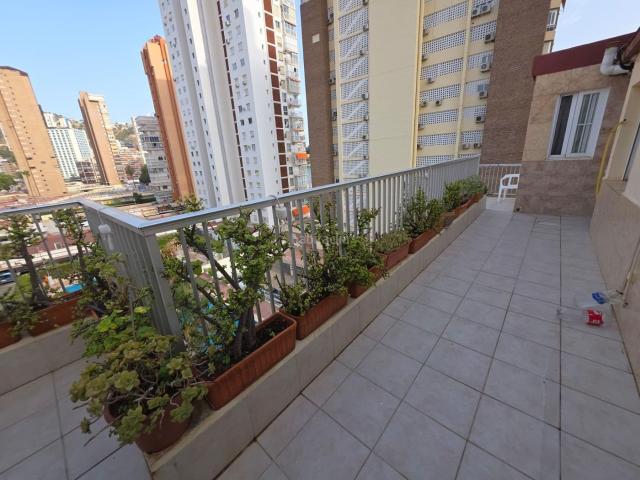 Piso en venta en Benidorm, Playa Levante. Impresionante Piso Doble en Primera Línea de Playa en Benidorm. Pisos.